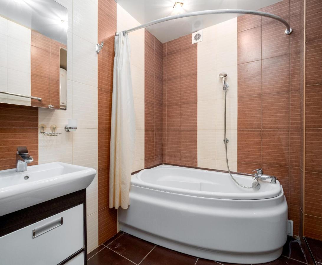 Lux Apartment Gorkiy Park ハルキウ エクステリア 写真