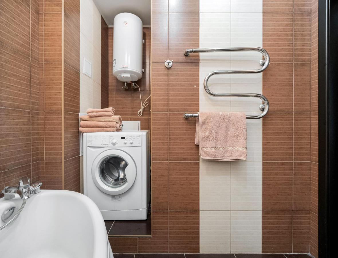 Lux Apartment Gorkiy Park ハルキウ エクステリア 写真