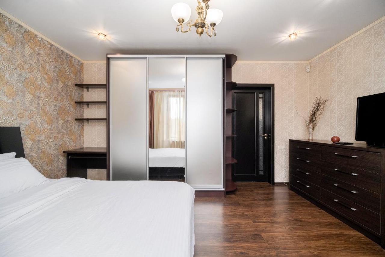 Lux Apartment Gorkiy Park ハルキウ エクステリア 写真
