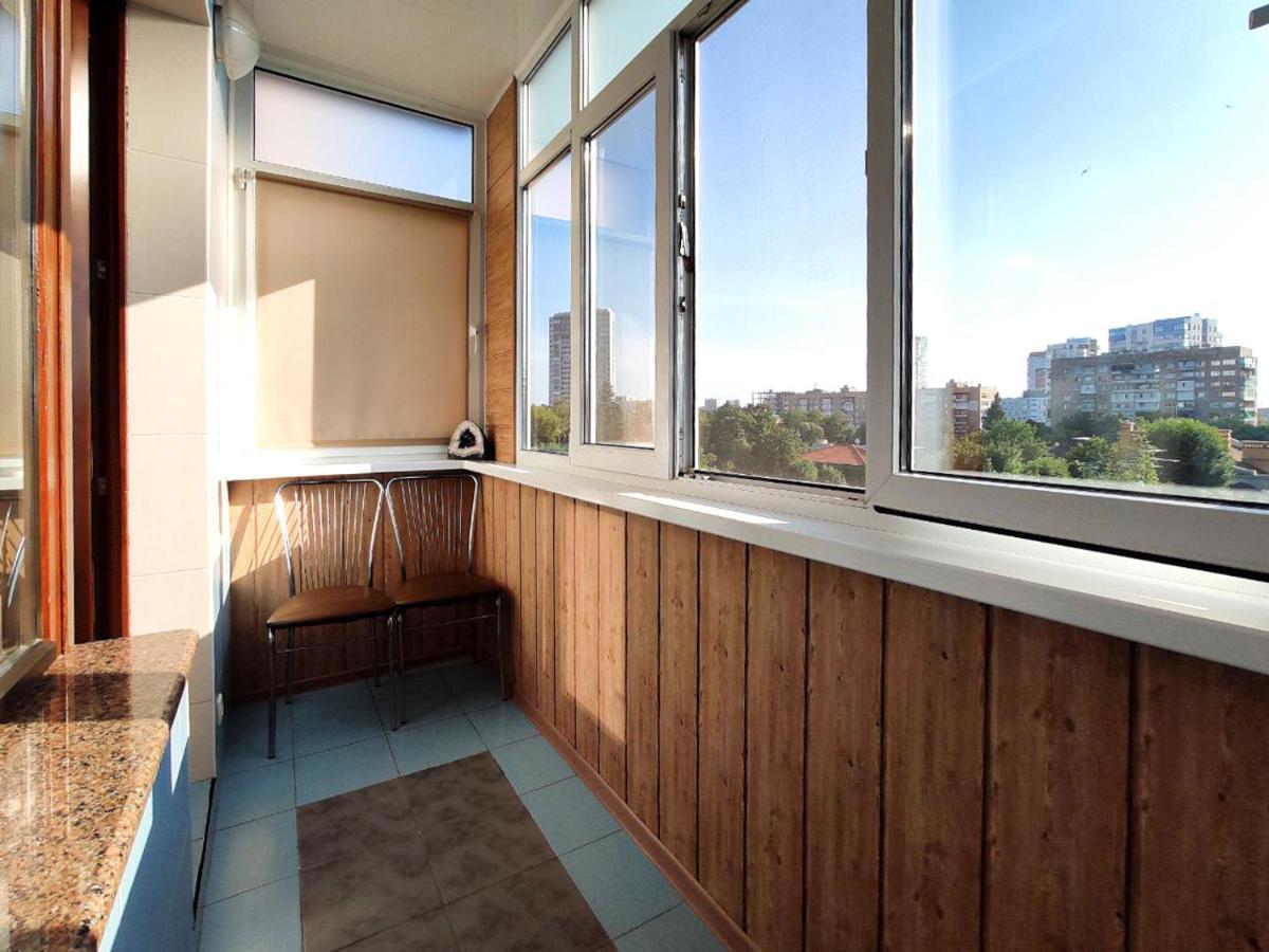 Lux Apartment Gorkiy Park ハルキウ エクステリア 写真